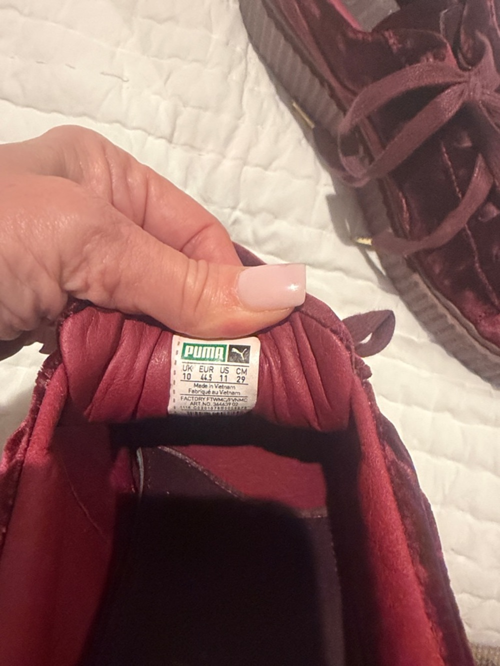Luxurious Men's Puma Velvet Sneakers in Rich Burgundy - Picture 6 of 7
